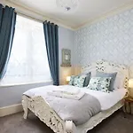 The Hot Tub, Pool, Gym, Location *
