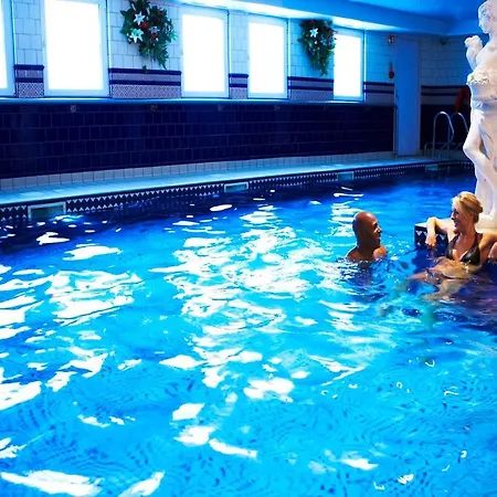 The Hot Tub, Pool, Gym, Location Scarborough