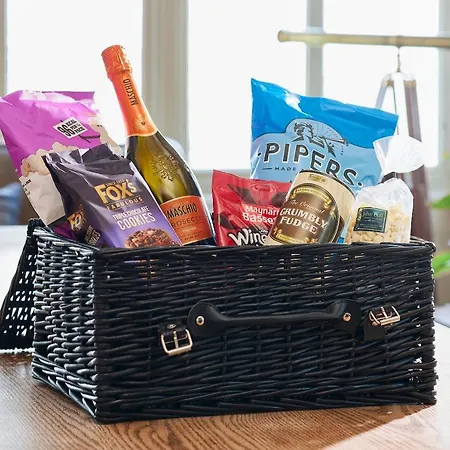 The Hot Tub, Pool, Gym, Location Scarborough