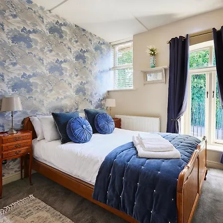 The Hot Tub, Pool, Gym, Location * Scarborough