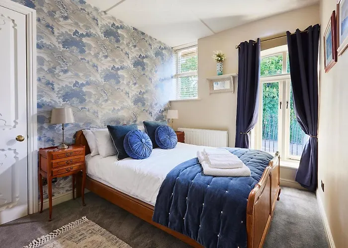 The Hot Tub, Pool, Gym, Location * Scarborough