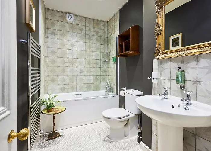 The Hot Tub, Pool, Gym, Location Holiday home *