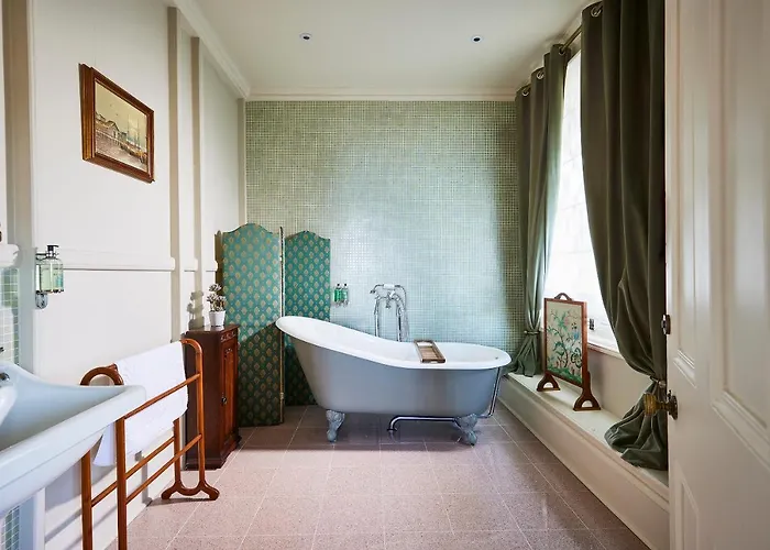 The Hot Tub, Pool, Gym, Location Holiday home