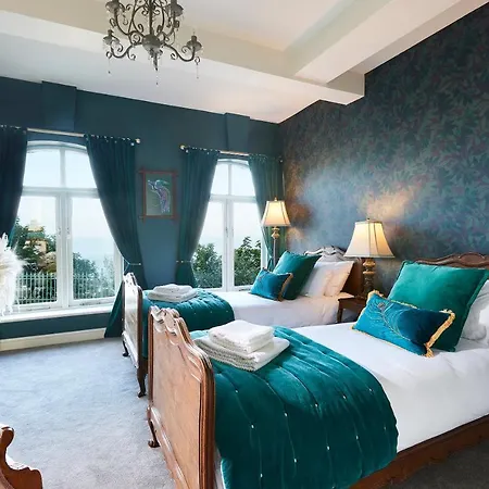 The Hot Tub, Pool, Gym, Location Semesterbostad *